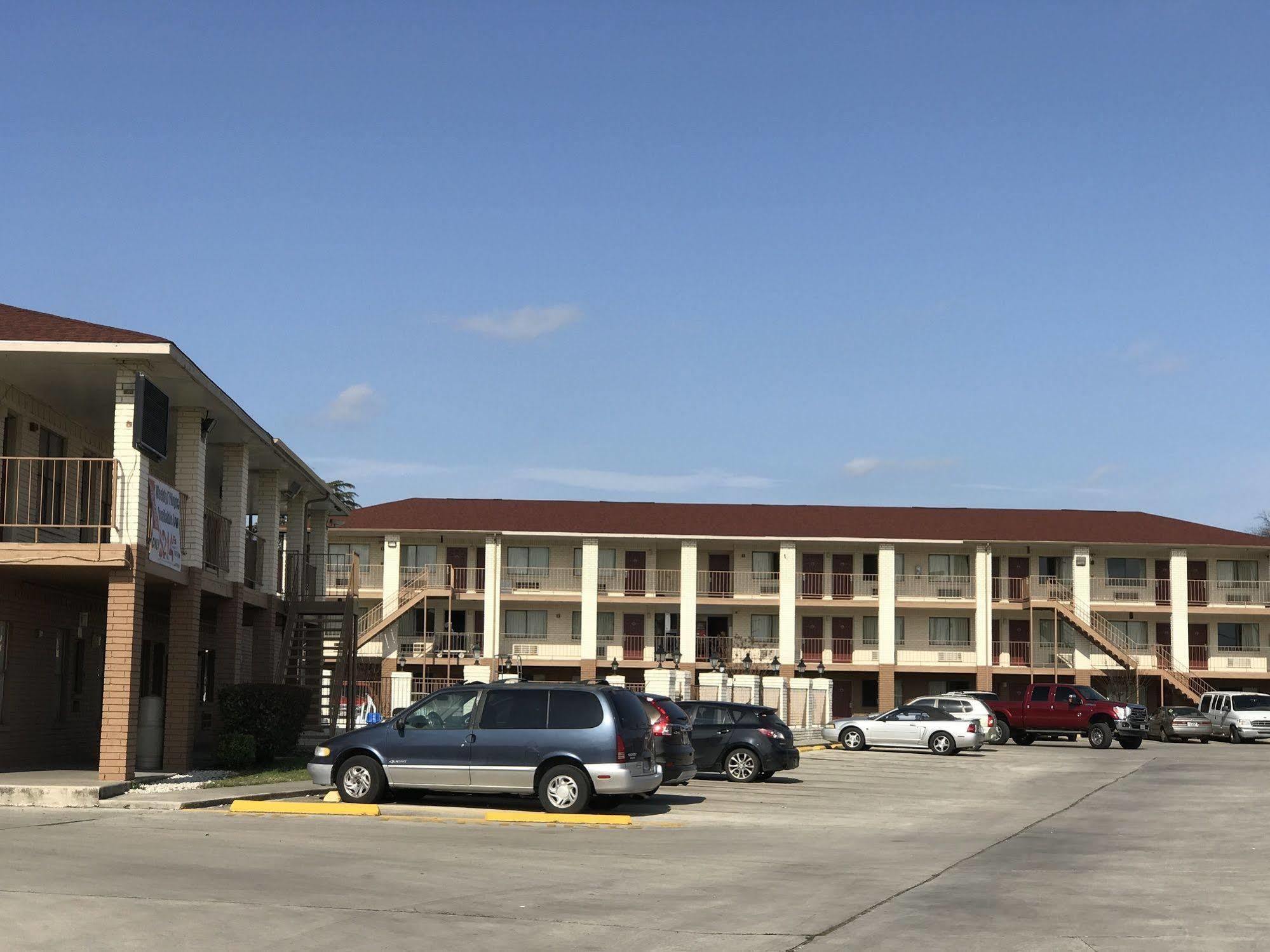 Hometowne Studios By Red Roof San Antonio E - Frost Bank Center Exterior foto